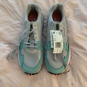 Adidas falcon sneakers women’s 9.5 NWT
